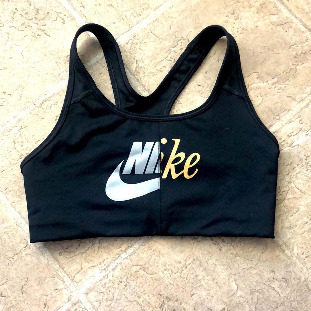 NWOT. never worn. NIKE sports bra.